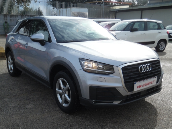AUDI Q 2 Auto