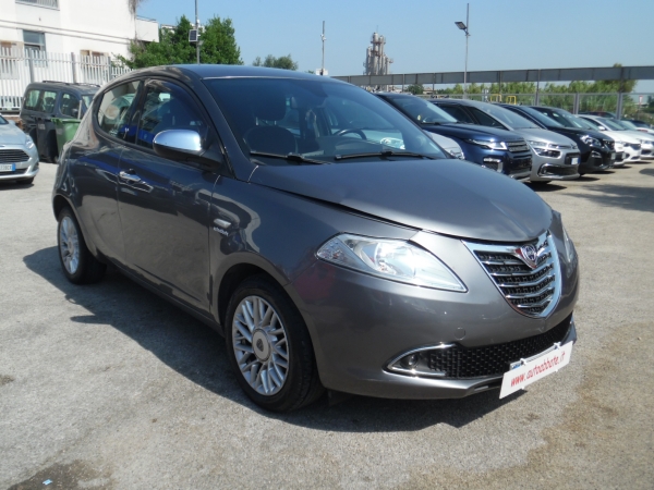 Lancia Ypsilon Auto