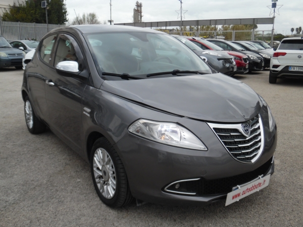 Lancia Ypsilon Auto